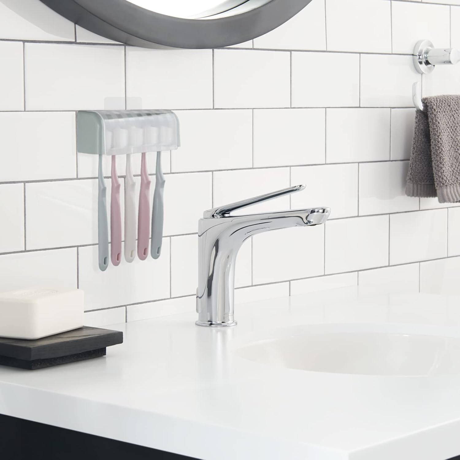 LUEXBOX Wall Mounted Toothbrush Holder with Cover 5 Slots